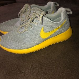 Nike Roshe Run Sneaker, 5.5 women